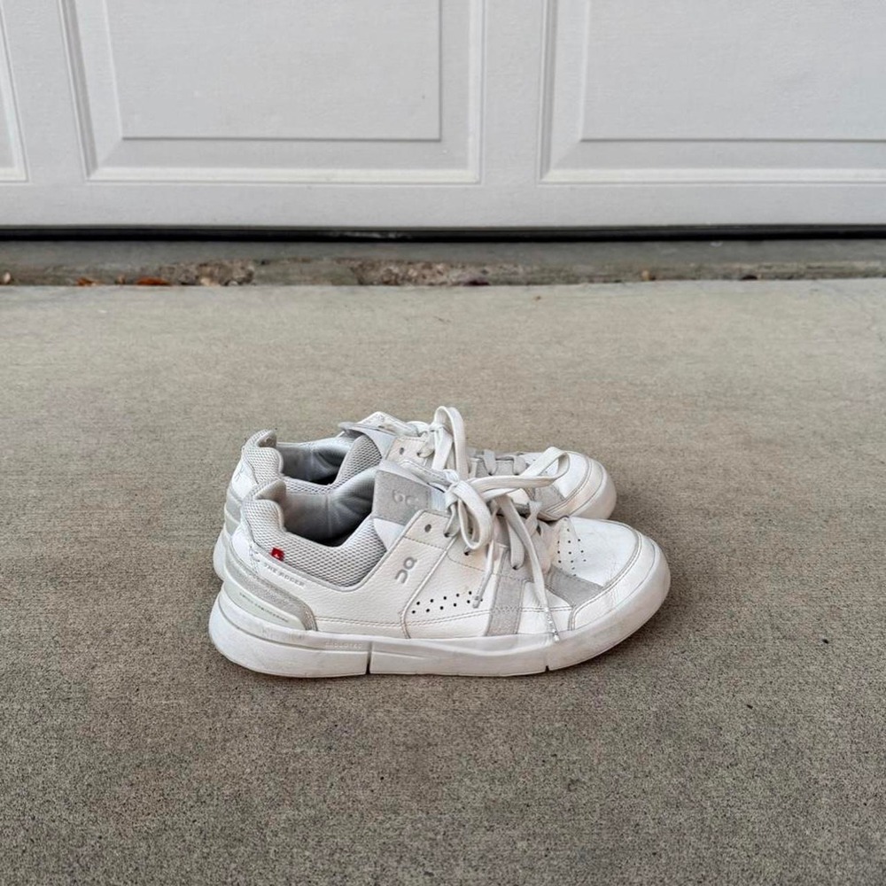 WHITE ON CLOUD "THE ROGER" SNEAKERS